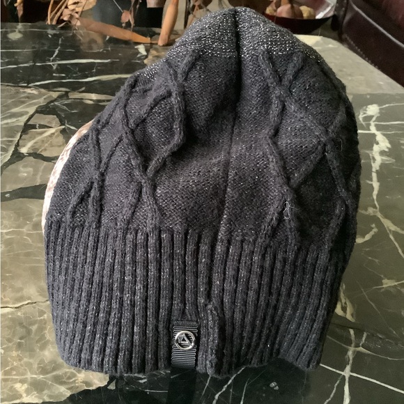 Lululemon ivivva black silver glitter little girl’s beanie hat - Picture 5 of 6